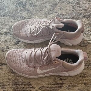 WOMEN’S US 7 | USED Nike Blush Pink Textured Sneakers